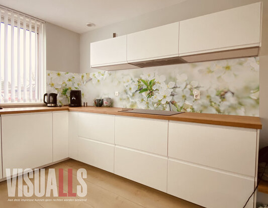 Impressie vooraf met foto van de keuken; Visuall P655 Blossom on white